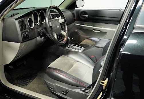Dodge Magnum 2nd gen interior (2004-2008)