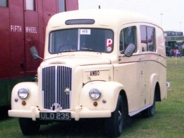 1956-Morris-Commercial-LC5-ambulance