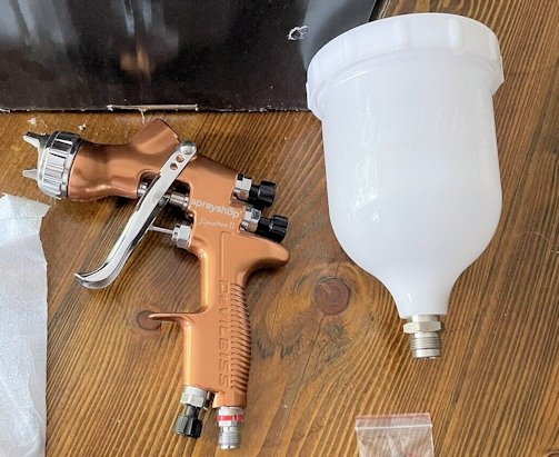 Gravity feed spray gun explained