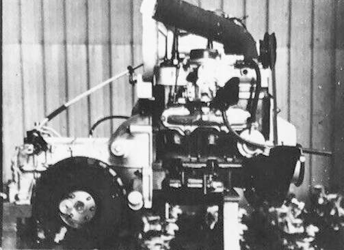 The valveless three-cylinder engine 