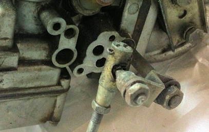 Lubricating and adjusting carburettor rod linkages
