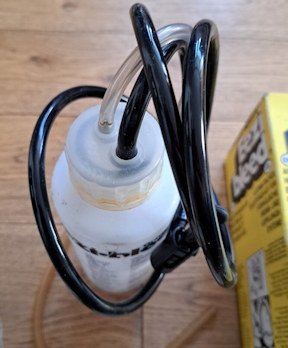 How to use a one man' brake bleeding kit