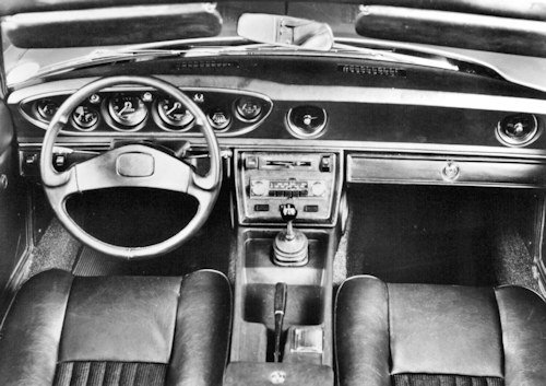 Jensen-Healey dash early (1972-1976)