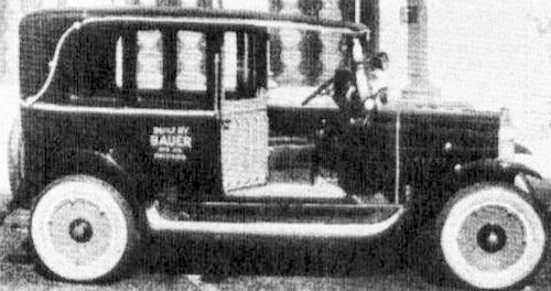 Bauer Taxicab Manufacturing Company Automotive manufacturer of vehicles manufacturer of Chicago , Illinois; USA From 1924 to 1927.