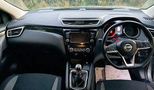 Nissan Qashqai 2nd generation (J11)  inside
