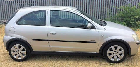 Vauxhall Corsa sxi side
