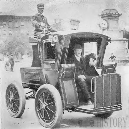  Automotive manufacturer of United States from 1897 to 1909.