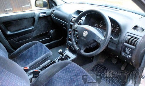 Vauxhall Opel Astra G interior