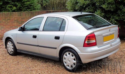 Vauxhall Opel Astra G rear view