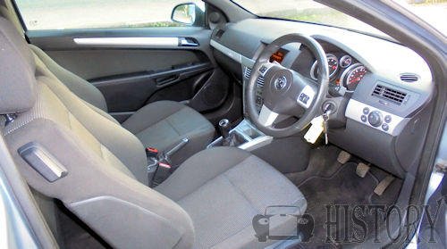 Vauxhall Opel Astra H interior
