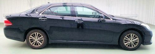 Toyota Crown Thirteenth Generation side