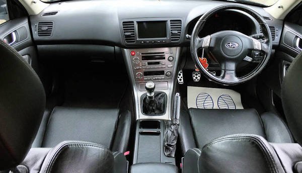 Subaru Legacy fourth generation interior