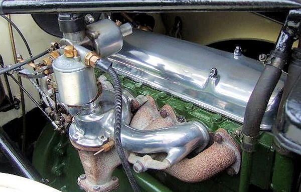 Rover 16 P2 engine view